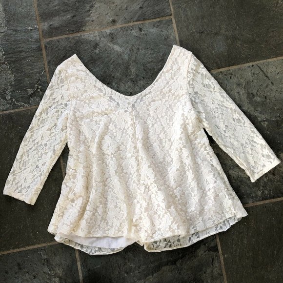 American Eagle Ivory Lace V Neck 3/4 Sleeve Top - Picture 2 of 5